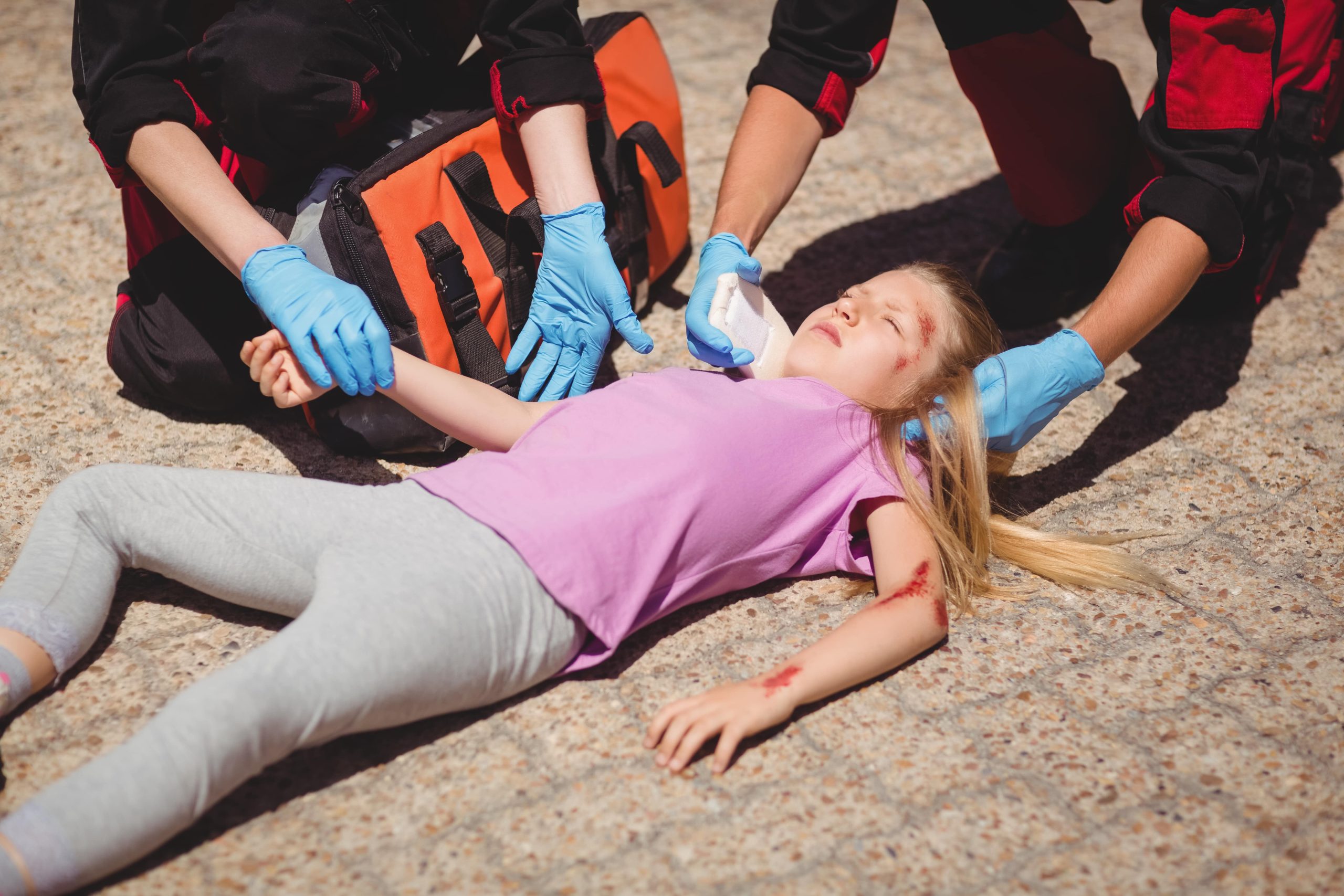 paramedics-examining-injured-girl-min paramedics-examining-injured-girl-min